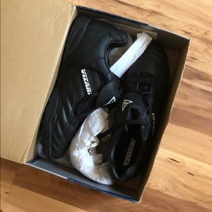 Arbitro Soccer Turf Shoes